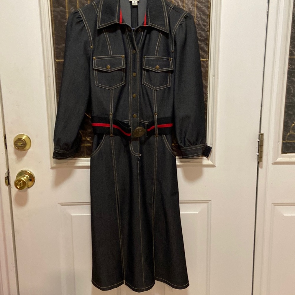 Cache Size 4 Jean Look Dress w/ Kick Pleats Red and Black Buckle Belt Stretch